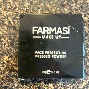 Farmasi Face Perfecting Pressed Powder in No. 102